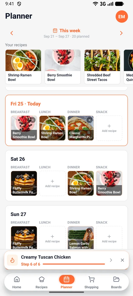Gratly's weekly planner with breakfast, lunch, dinner and snack slots and a shopping list button
